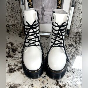 Dr. Martens Jadon zip up platform boot / Size 8
